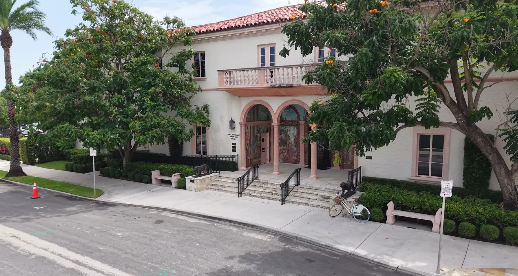 Commercial roofing contractor in Palm Beach