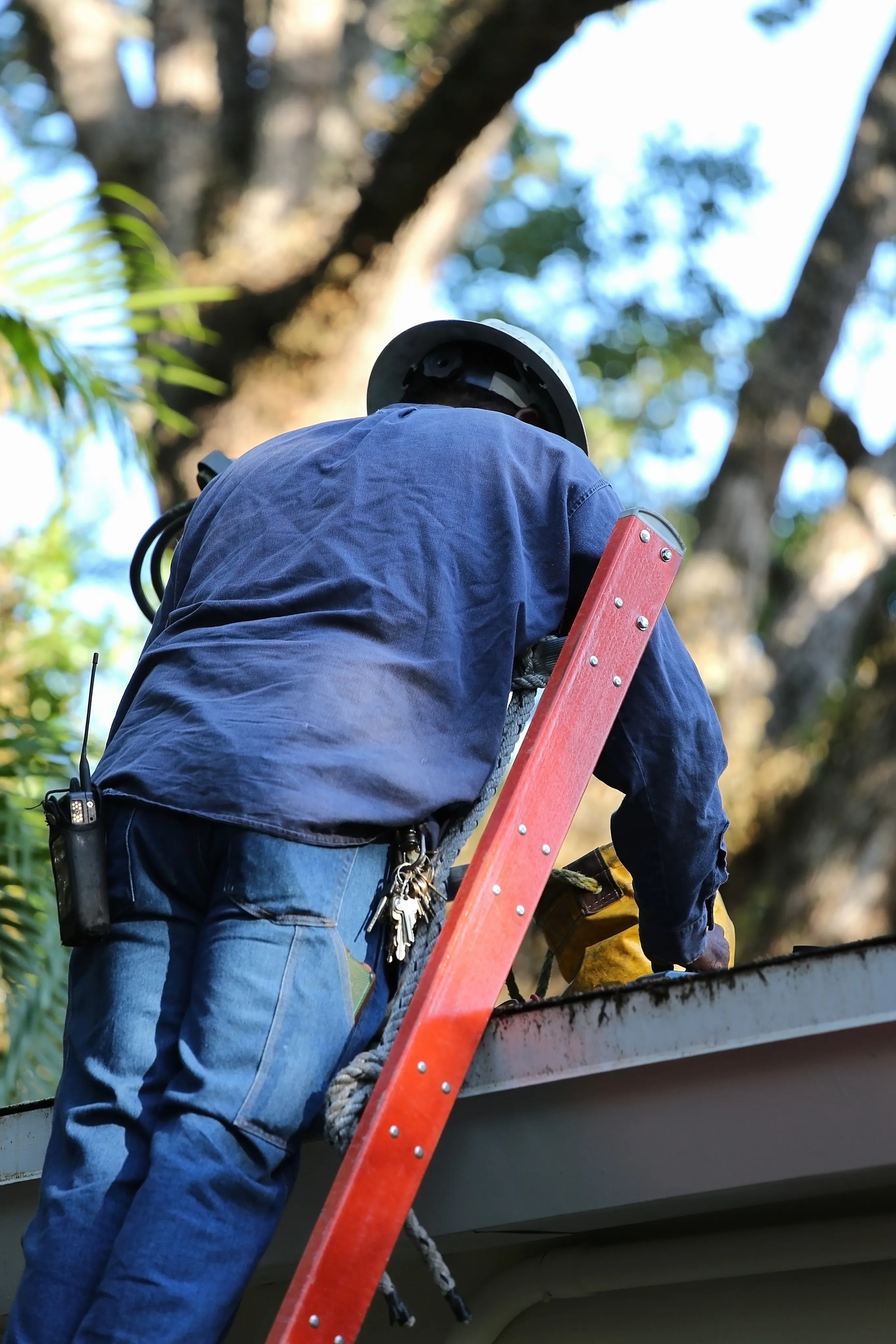 Inspección de techo por daños de tormenta por EcoSmart Construct en Pompano Beach